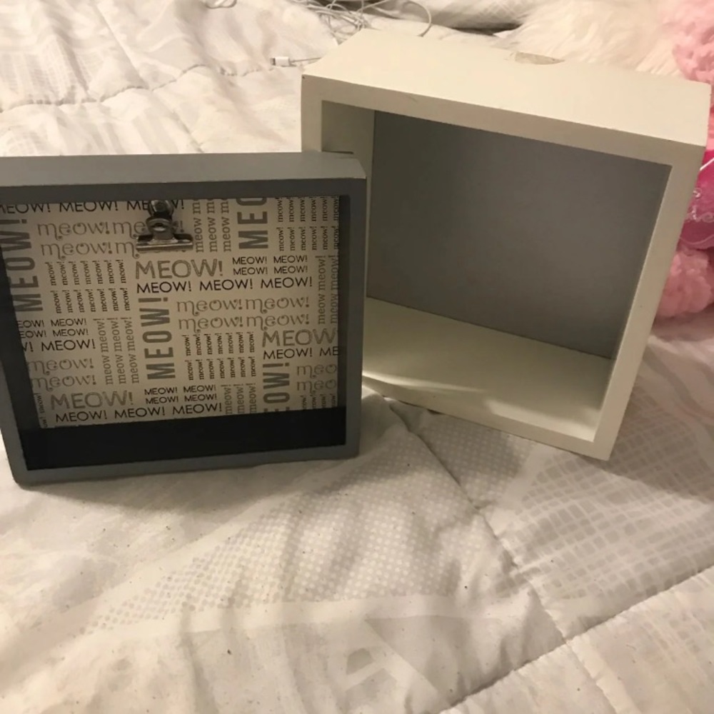 Frames/shelf